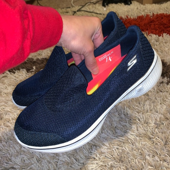 skechers goga max womens red